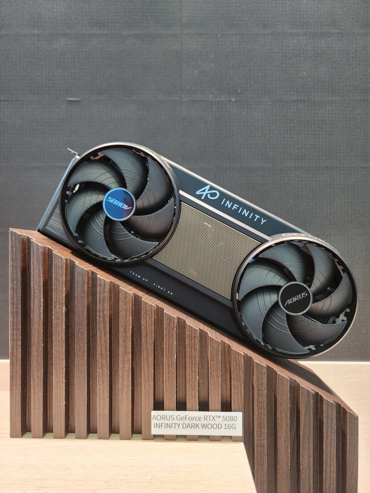 AORUS, RTX 5080 ve 5070 serisine Infinity tasarımını getiriyor AORUS, RTX 5080 ve 5070 serisine Infinity tasarımını getiriyor
