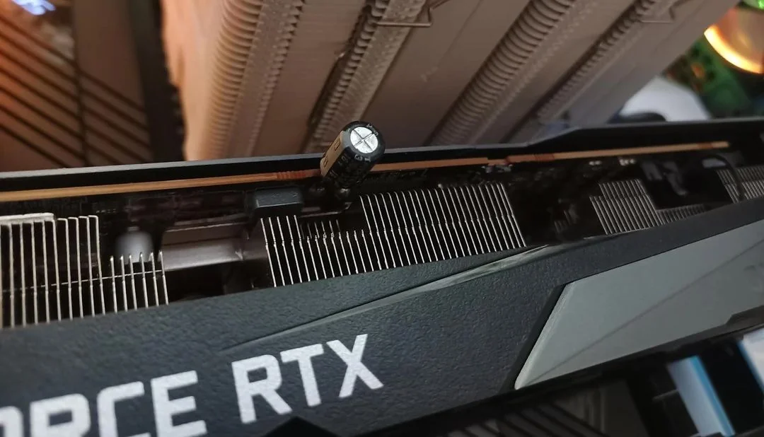 RTX 3070, eski radyodan sökülen kapasitörle yeniden çalıştı