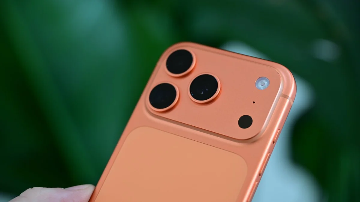 iPhone 17 Pro, 3.600 fitten düşüp tarlada sağlam bulundu