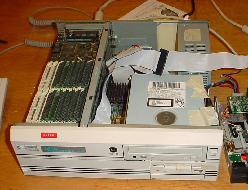 A photograph of an Amiga 4000 with its external case removed.