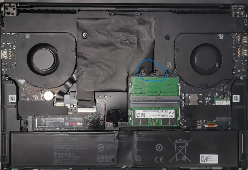 Razer Blade 18 gaming laptop owner shows how his vapor chamber got busted