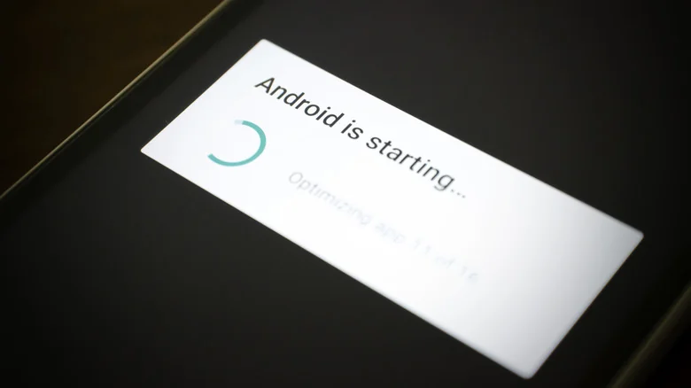 The 'Android is starting' menu screen on an Android smartphone.
