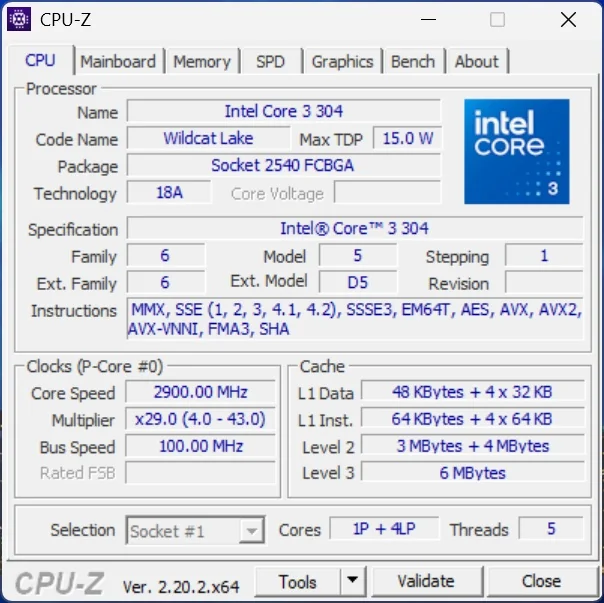 A CPU-Z window displays specifications for the Intel Core 3 304 with 'Wildcat Lake' code name, a maximum TDP of 15.0 W, and core speed of 2900.00 MHz.