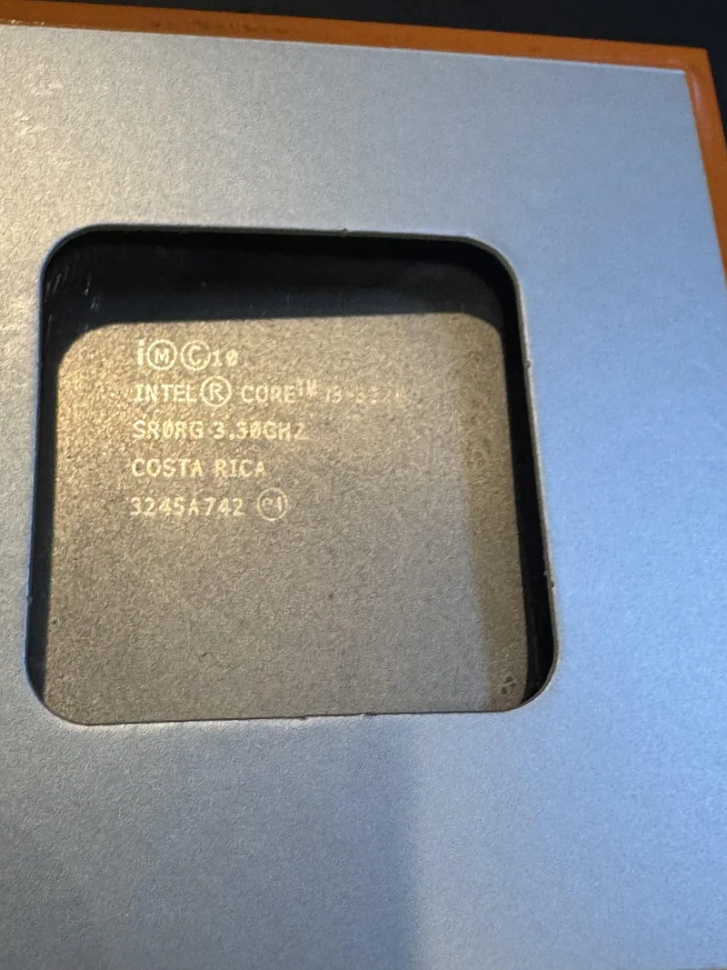An Intel Core i9-13900K processor with 'Sr0RG 3.5GHZ' text is visible in its packaging.